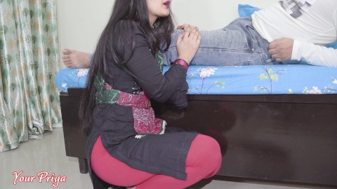 Empregada indiana longa esguicha em seu dono depois de uma longa e dura foda e boquete quente. Sexo em drama hindi
