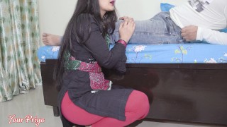 Indische meid squirt op haar eigenaar na lang en hard neuken en hete pijpbeurt. Hindi drama seks