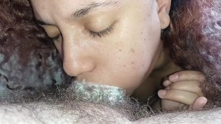 Я без ума от твердого члена, я люблю погружать свое горло, чтобы ты мог сойти с ума и наполнить меня спермой в жопе