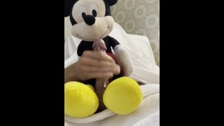Mickey Mouse Cranks uno fuera! Masturbarse y correrse!