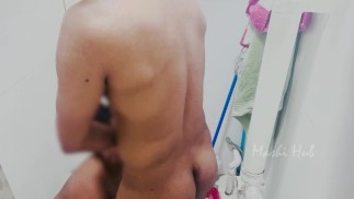  එකපාරටම දොර ඇරන් ආවා - Она сразу открыла дверь в ванную        