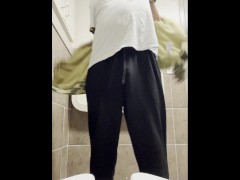 Had to piss at the grocery store - Screenshot 2 of 16 - Public Bathroom