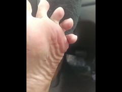 Feet peek- bored mom in car rider line