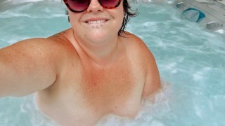 BBW atrapado masterbating en Hot bañera