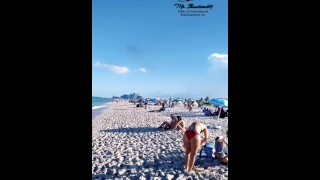 Mr Showtime69 marchant sur la plage nudiste Miami