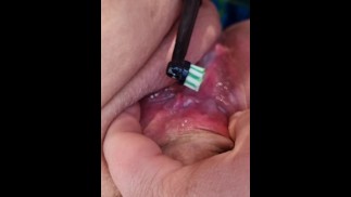 胖乎乎的老公用牙刷在户外用精液作为润滑剂，在他的 bbw 妻子身上