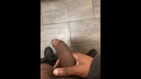 Jerkin en el trabajo * sin semen *