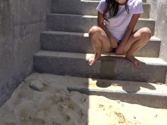 ビーチバレー🏐中、海辺でこっそりおしっこ⛱ 11/16