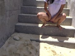 ビーチバレー🏐中、海辺でこっそりおしっこ⛱ 2/16