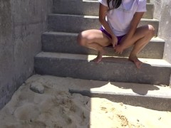 ビーチバレー🏐中、海辺でこっそりおしっこ⛱ 3/16