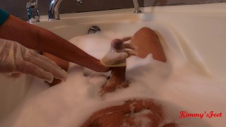 COCK FLASHING Empregada real do hotel me pega masturbando e limpa meu pau (DICK INSIDE GLOVES)