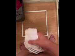 姪っ子パンツに大量射精 - Screenshot 6 of 16 - 男 オナニー