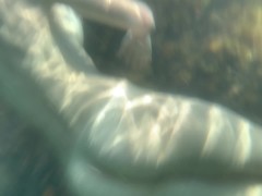Я плаваю голая и показываю свои дырочки - Screenshot 3 of 16 - Naked In Public