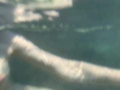 Я плаваю голая и показываю свои дырочки - Screenshot 6 of 16 - Underwater