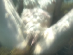 Я плаваю голая и показываю свои дырочки - Screenshot 7 of 16 - Swimming