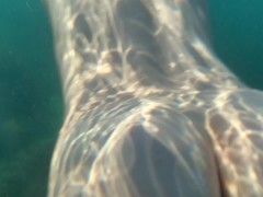Голая киска под водой на море - Screenshot 10 of 16 - Close Up