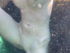 Голая киска под водой на море - Screenshot 5 of 16 - Close Up