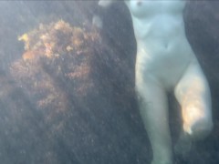 Поймал русалку за мастурбацией, заснял ее прелести под водой в море - Screenshot 9 of 16 - Swimming