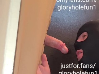 完全な制服を着たHotまっすぐな軍人は、OnlyFans Gloryholefun1でグローリーホールの両側を見る