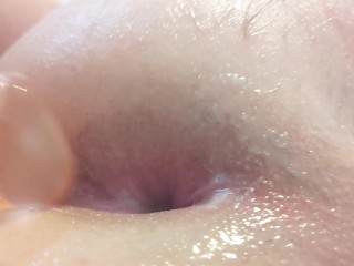 Неряшливой заднице красавчика нужен настоящий член (супер близко)