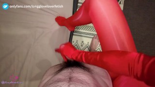 POV dominato da sexy rosso opera satin guanto masturbazione con la mano con rosso lucido collant