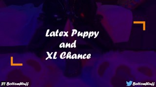 Geile latex puppy met schattige poten berijdt XL Chance van Bad Dragon
