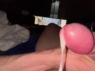 大泵送滴水 在射精喷雾之前热射精泄漏