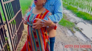 Hottyjiyasharma 放尿しながらボーイフレンドとインド人屋外村セックス