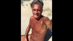 UltimateSlut Christophe ГУЛЯЕТ ОБНАЖЕННЫМ НА ОБЩЕСТВЕННОМ ПЛЯЖЕ
