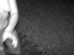 LAISSÉ MES VÊTEMENTS + A ÉTÉ SURPRIS EN MASTURBANT ENTIÈREMENT NU EN VILLE