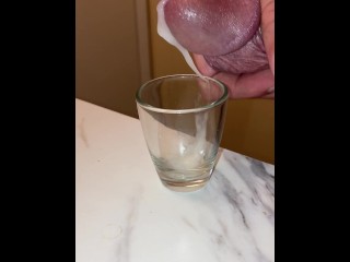 Mijn Sperma Verzamelen in Een Shotglas, Zwaar Ademen En Kreunen Die Het Uit Mijn Lul Knijpen
