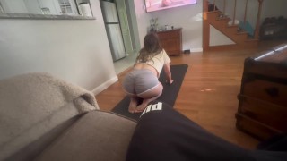 Step Sister é fodida fazendo ioga