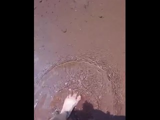 Ноги на пляже