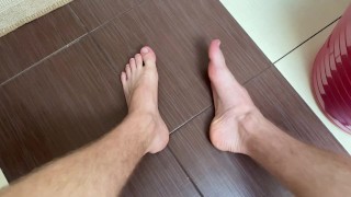 :) feets