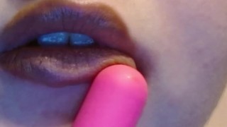 Nackte Lippen werden vibriert, KEIN TON, Spucke und Lippenstift ASMR