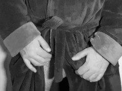 Bathrobe Off - Screenshot 2 of 16 - Jerkingoff