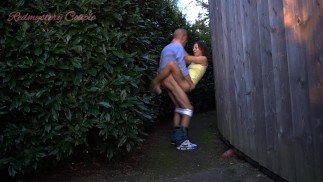 Szybkie jebanie uroczej Mimibloou na tyłach klubu