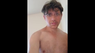 我想花大价钱买裸体和坚硬的肌肉男！