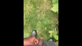 Поливаю своих соседей на заднем дворе этим Большим Черным Членом!! 😂 Чуть не поймали