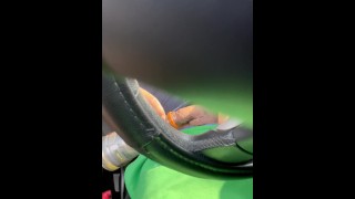 Orinando en público en una botella De Gatorade. ¿Quieres una bebida?