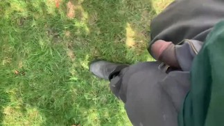 Разозлилась на соседское дерево, 🌳 она сказала, что ей нужен новый садовник с водяным шлангом 😉