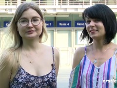 Ersties - Marie S und Emily amüsieren sich mit Analplug und Vibrator