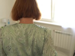 Говорит по телефону во время измены - Screenshot 1 of 16 - Big Boobs