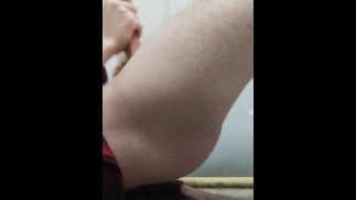 на спине, пока хожу ногами по стене