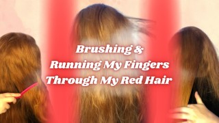 Cepillando y corriendo mis dedos a través de mi Red teaser para el cabello