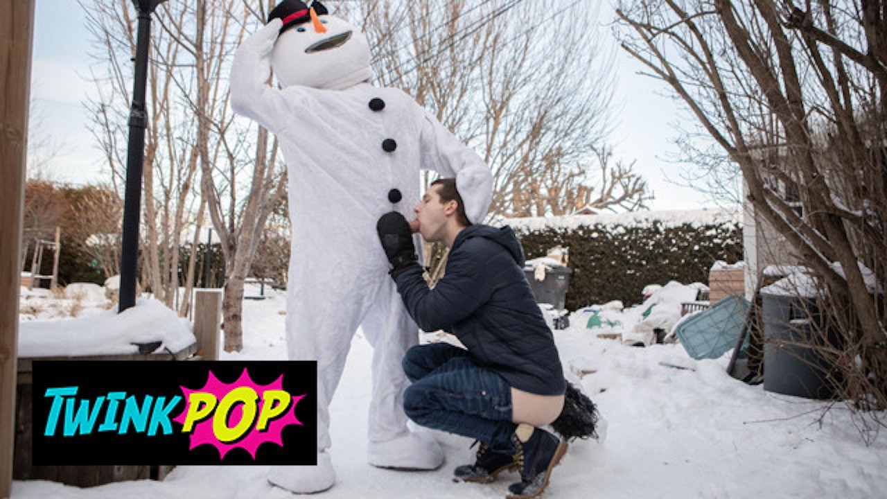 TWINKPOP - Tattooed Guy Bo Sinn Gets Dressed As A Snowman And Fucks All Of  Benjamin Blues Holes