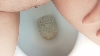 Orinando en las burbujas en el baño 💦🤤