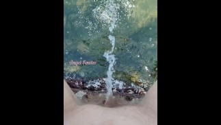 Das Beste im Freien: Öffentliches Pinkeln in den Fluss