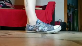 fétichiste des chaussures tu aimes admirer mes pieds