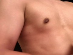 デカ亀頭と筋肉美を見せつける - Screenshot 3 of 16 - Amateur